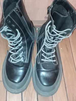 Women's boots like new, black faux leather, size 38