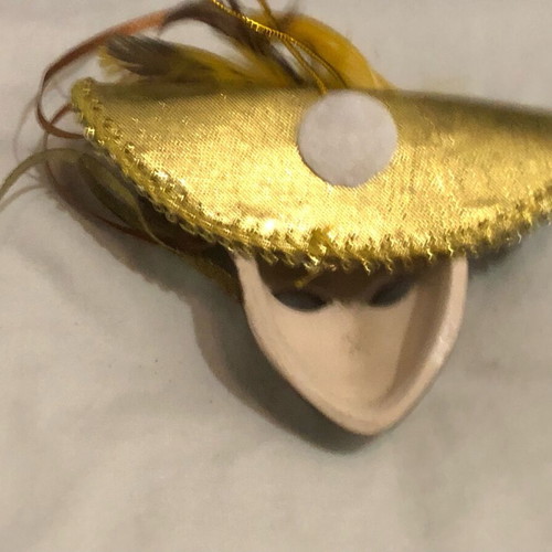 Decorative Mask Magnetic or Hanging like new