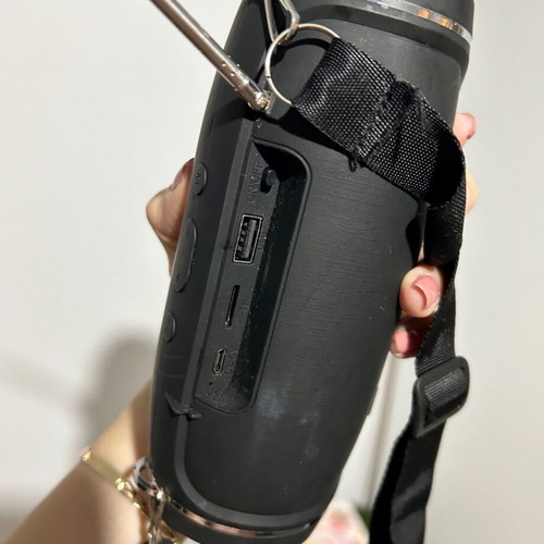 Portable Bluetooth Speaker like new with FM antenna and USB-C