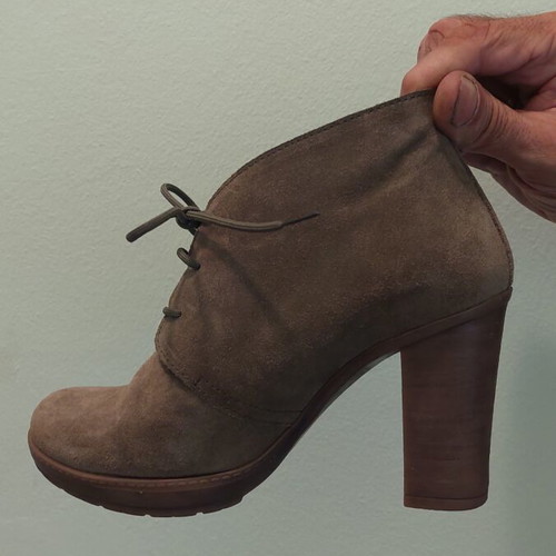 Esthissis suede ankle boots like new, beige size 36
