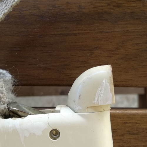 Roller strap mechanism used, white color