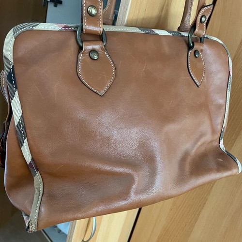 Burberry leather bag used in good condition