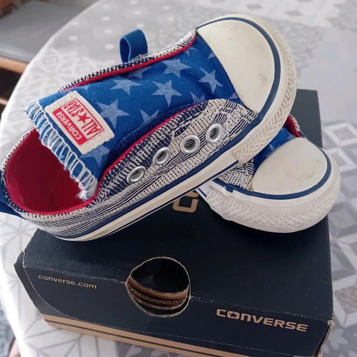 Converse baby shoes size 20 like new