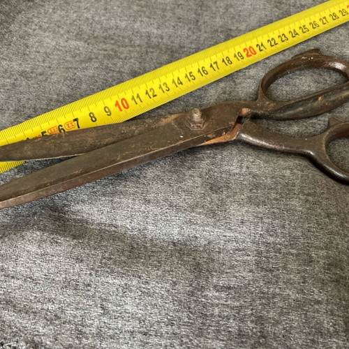 Old metal tailor scissors used, heavy-duty construction 25 cm
