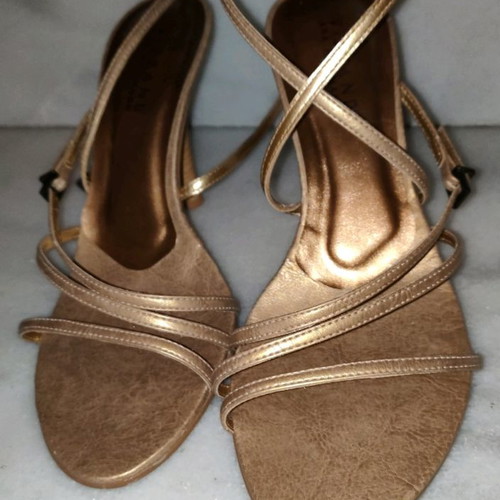 Beige sandals with gold detail on heel used, size 38