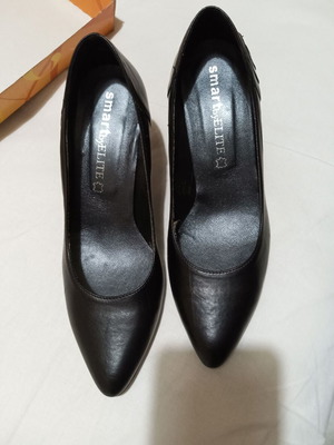 Elite black leather pumps size 37 new with embossed detail