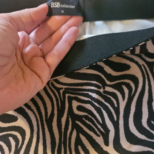 BSB skirt M asymmetric like new, elastic waist