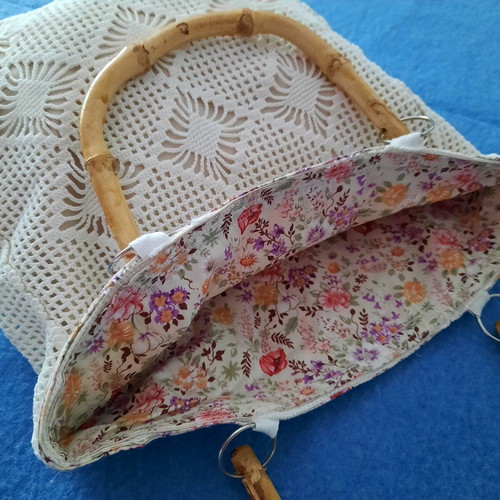 Handmade white crochet handbag like new with bamboo handles