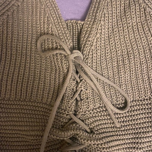 Knitted top used in khaki color, size S