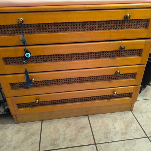 Wooden drawer unit used with 4 drawers