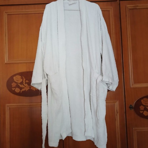 White bathrobe, 1m length