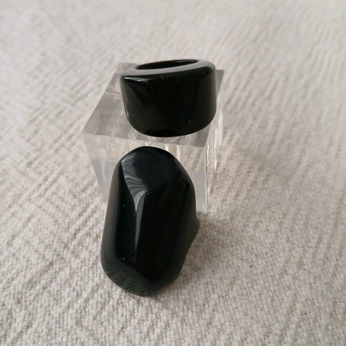 Large black rings set of 2 pieces like new