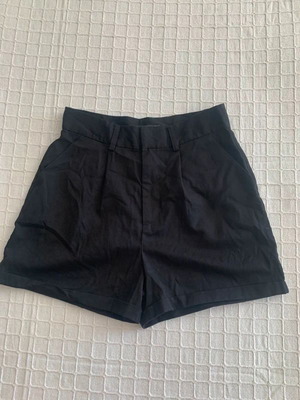Amisu shorts size M used, black