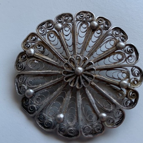 Silver filigree brooch used, 5 cm diameter