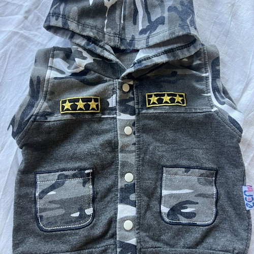 Sleeveless vest for baby boy 9-12 months like new