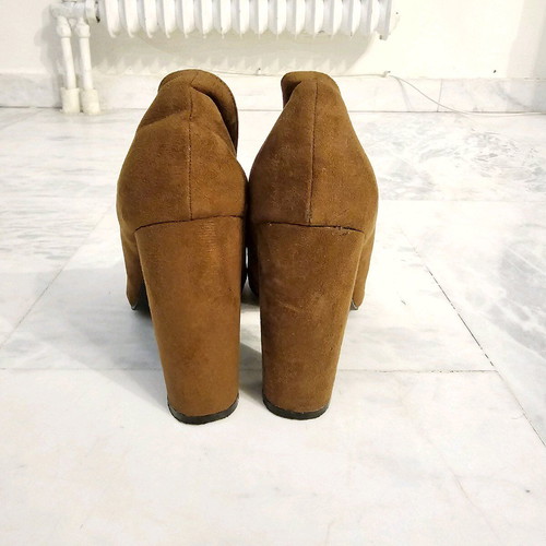Fullah Sugah Suede Camel Brown Pumps No. 40 Used