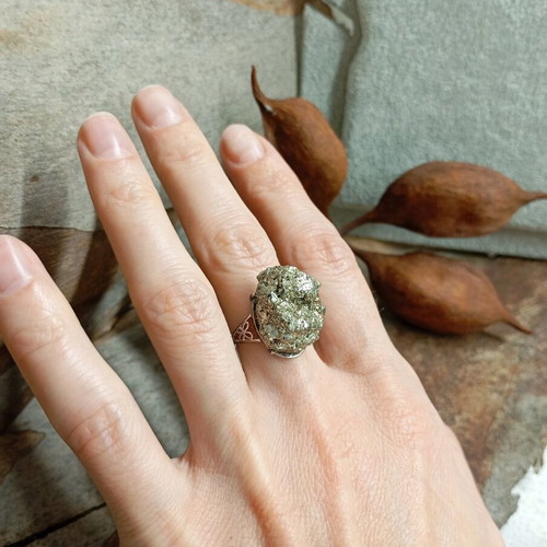 Women's ring with euhedral pyrite new, silver color