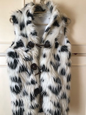 Fur vest like new, size M, black and white