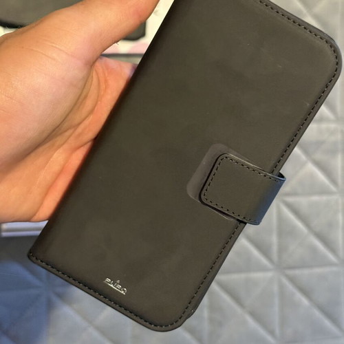 iPhone 13 Pro Max cases used, Cosy leather and Puro wallet 2 in 1