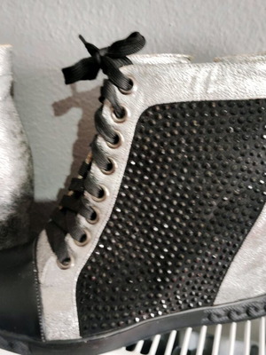 Wedge ankle boots like new, silver and black, size 41