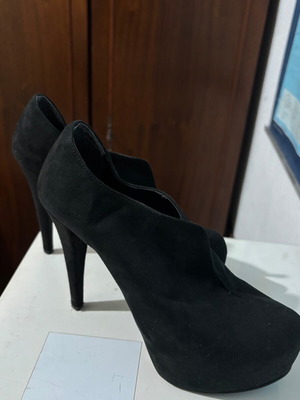 Black pumps with high heel size 38 like new
