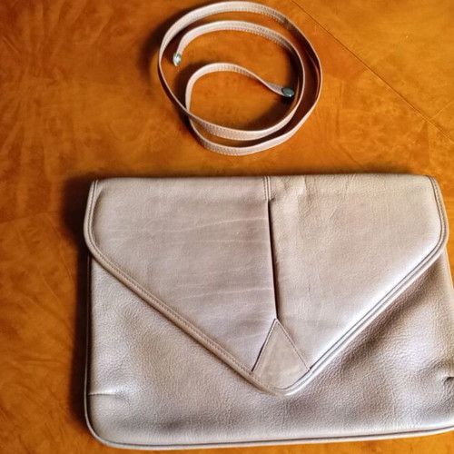 Leather envelope shoulder bag, camel color, medium size