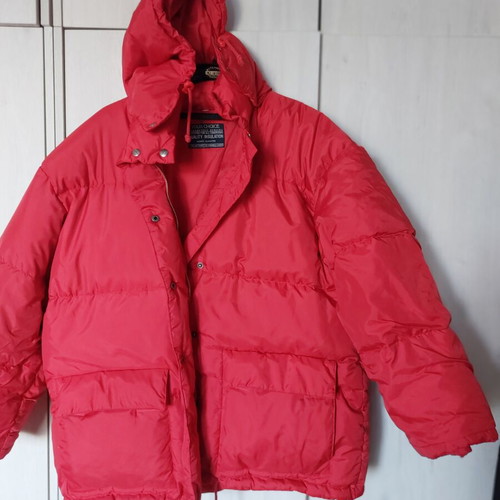 Abercrombie & Fitch red down jacket XXL like new with hood and pockets
