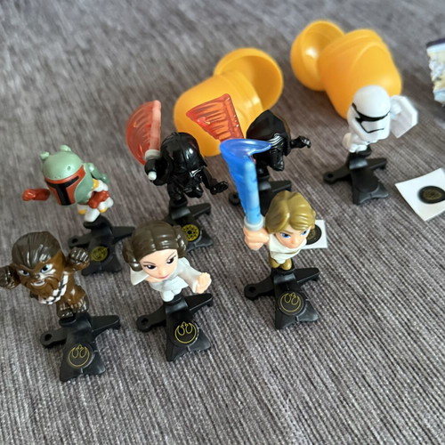 7 Kinder Star Wars figures