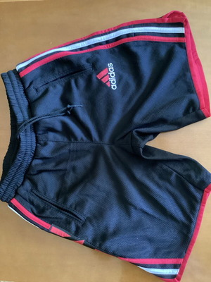 Παιδική βερμούδα Adidas καινούργια, νούμερο 12, μαύρη με τσέπες