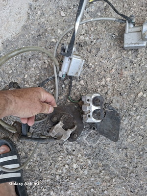 Kymco Agility 200i brake calipers