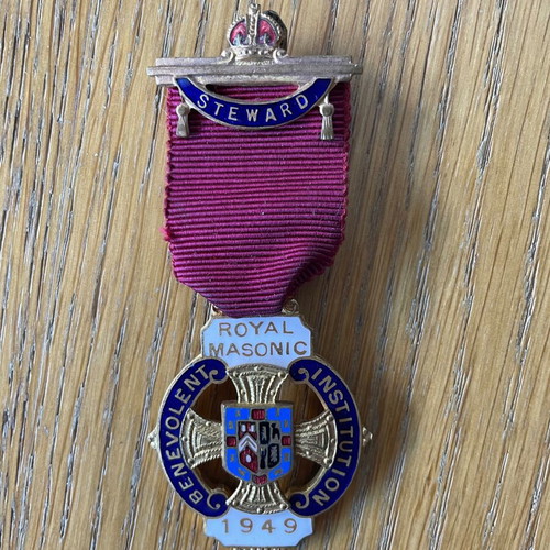 Royal Masonic pin used with burgundy ribbon