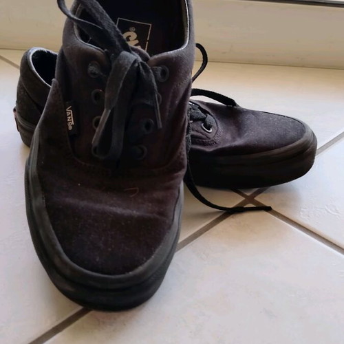 Vans kids shoes size 33-34 like new, black