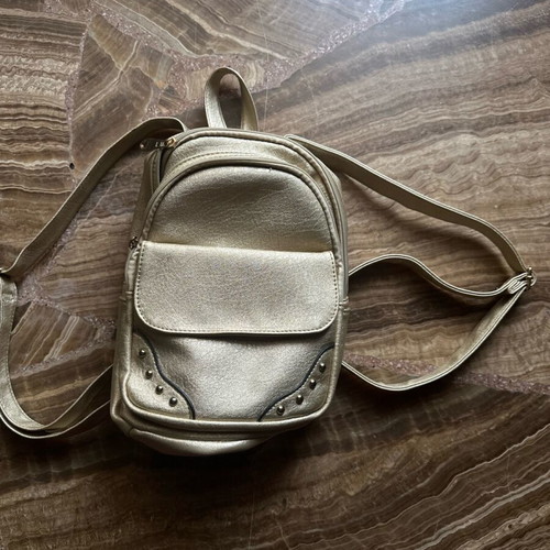 Backpack like new, gold color