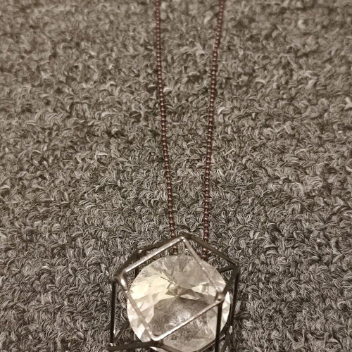 Necklace with thin chain and geometric crystal motif new