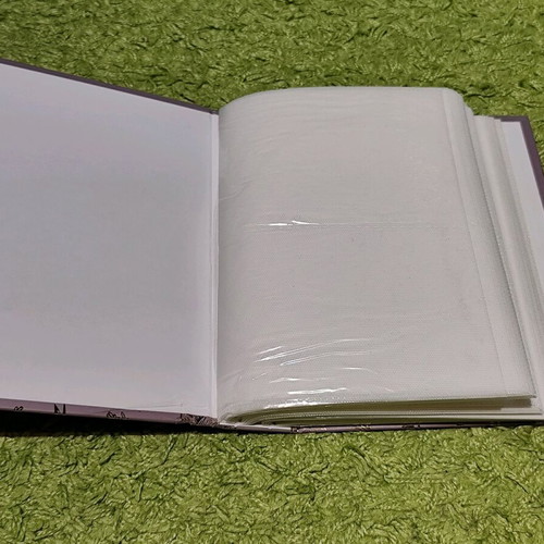 Photo album 10x15 new, holds 200 photos