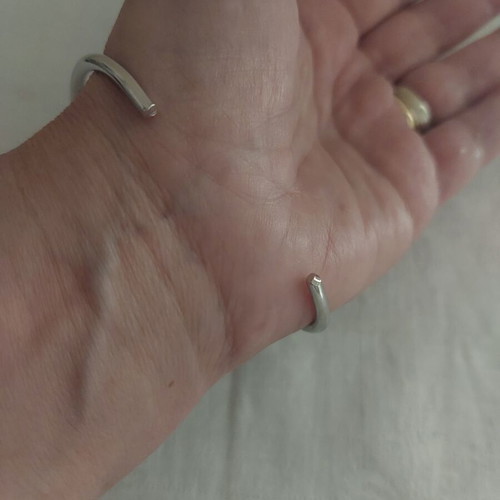 Bracelet made of stainless steel, like new, silver color
