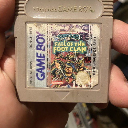 Turtles Fall of the Foot Clan Game Boy used, working condition, bad label