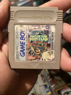 Turtles Fall of the Foot Clan Game Boy used, working condition, bad label