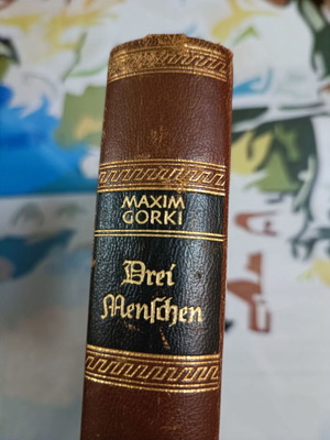 Book antique Drei Menschen by Maxim Gorki in German, like new