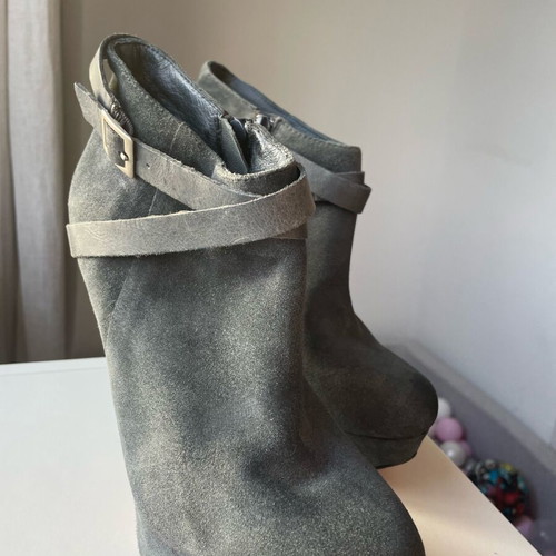 Aldo suede stiletto shoes used, grey with belt detail, size 38