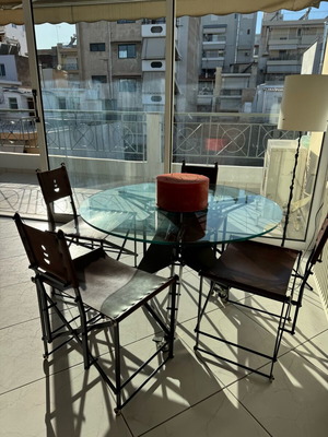 Rotonda dining set with 4 Neokatoikein chairs like new, safety glass