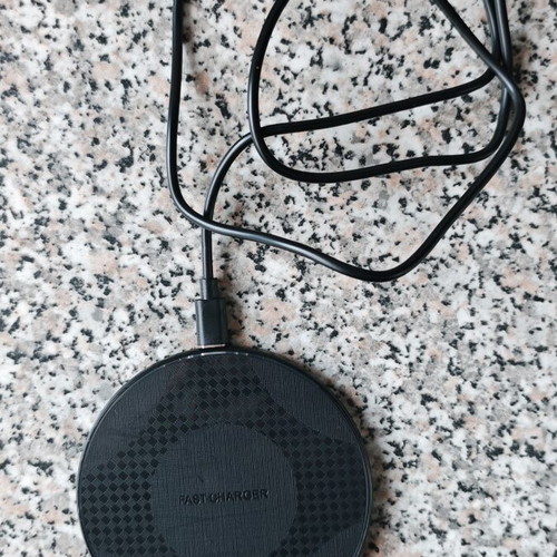 Universal Magnetic Wireless Fast Charger Y8 like new, black