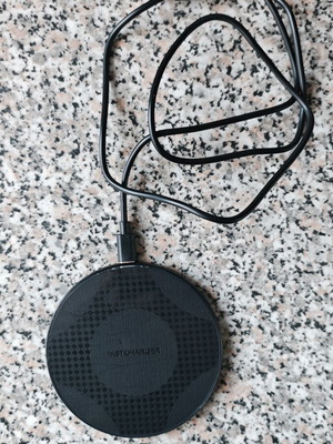 Universal Magnetic Wireless Fast Charger Y8 like new, black