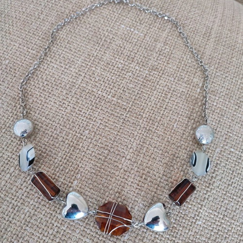 Necklace with silver hearts and honey-colored semi-precious stones new