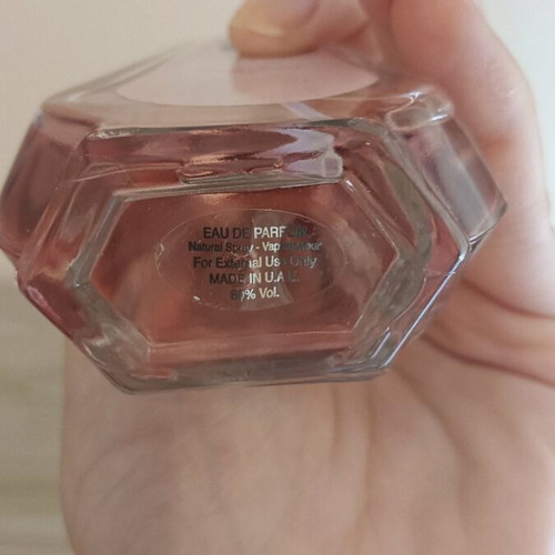 Arabic floral perfume used with rose notes