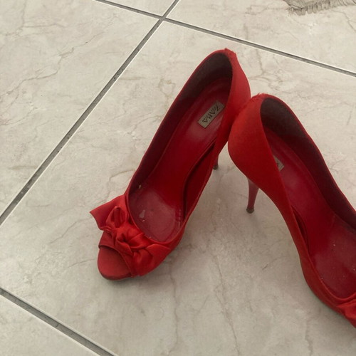 Red heels used size 40