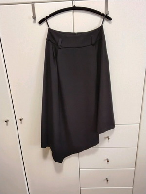 Helmi small skirt like new, black, envelope style with two lengths