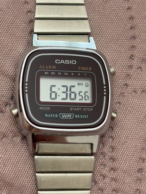 Casio vintage ρολόι καινούριο με mini οθόνη, χρώμα bordeau