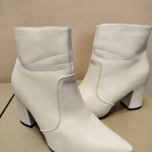 White low ankle boots size 40 like new