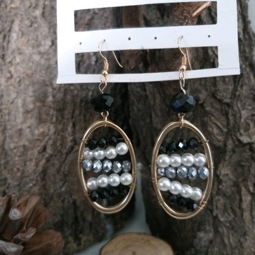 Dangling earrings with black and white beads
